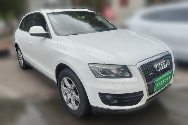 Used Audi Q5 2011 2.0TFSI Technology Model Front Right 45 Deg
