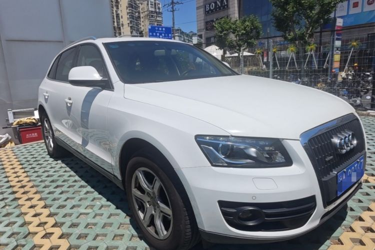 Used Audi Q5 2011 2.0TFSI Technology Model Front Right 45 Deg