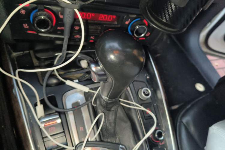 Used Audi Q5 2011 2.0TFSI Comfort Version Gear Lever