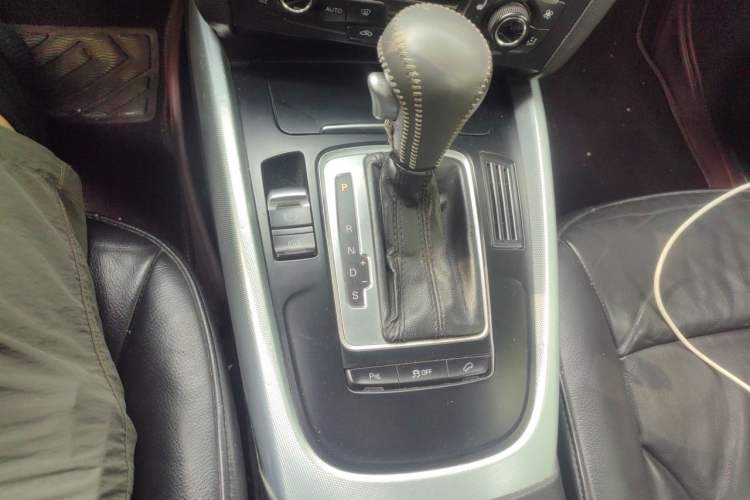 Used Audi Q5 2011 2.0TFSI Technology Model Gear Lever