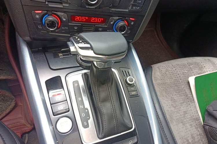 Used Audi Q5 2011 2.0TFSI Technology Model Gear Lever