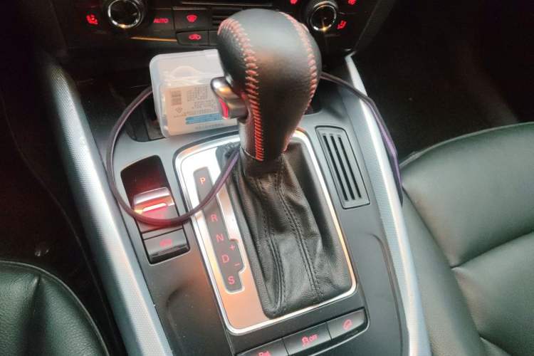 Used Audi Q5 2011 2.0TFSI Technology Model Gear Lever