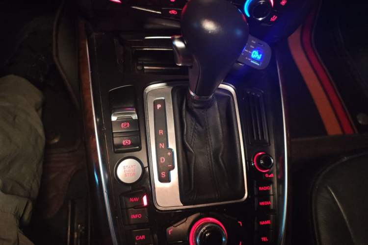 Used Audi Q5 2011 2.0TFSI Comfort Version Gear Lever