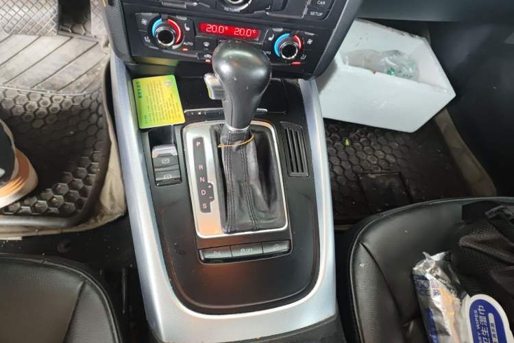 Used Audi Q5 2011 2.0TFSI Technology Model Gear Lever