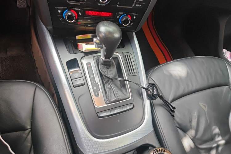 Used Audi Q5 2011 2.0TFSI Comfort Version Gear Lever