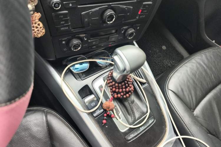 Used Audi Q5 2011 2.0TFSI Technology Model Gear Lever