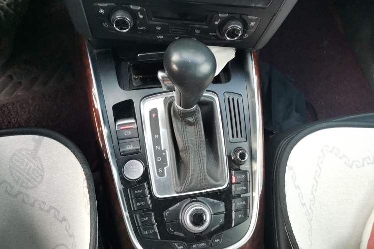 Used Audi Q5 2011 2.0TFSI Comfort Version Gear Lever