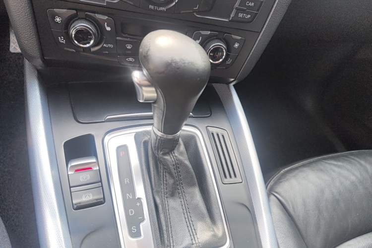 Used Audi Q5 2011 2.0TFSI Technology Model Gear Lever