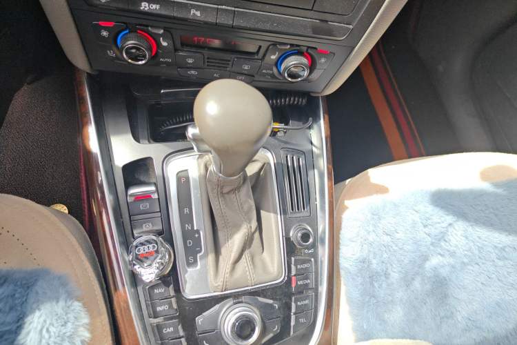 Used Audi Q5 2011 2.0TFSI Comfort Version Gear Lever