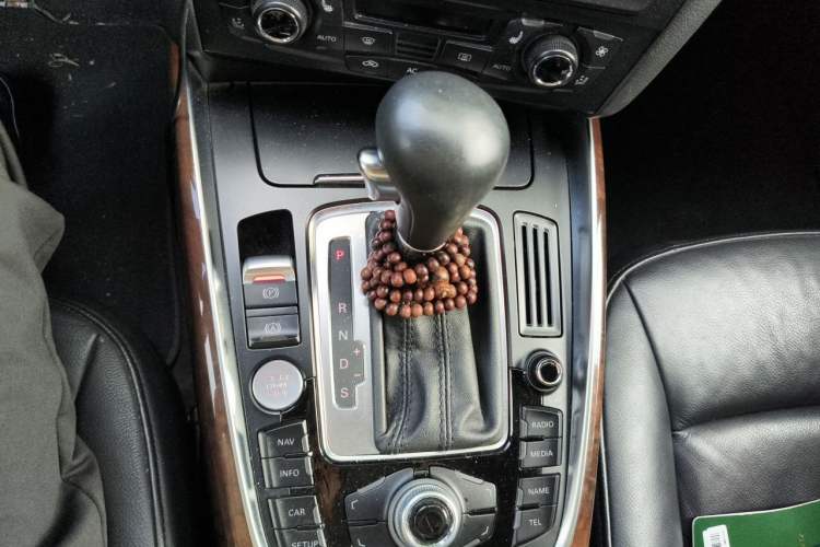 Used Audi Q5 2011 2.0TFSI Comfort Version Gear Lever