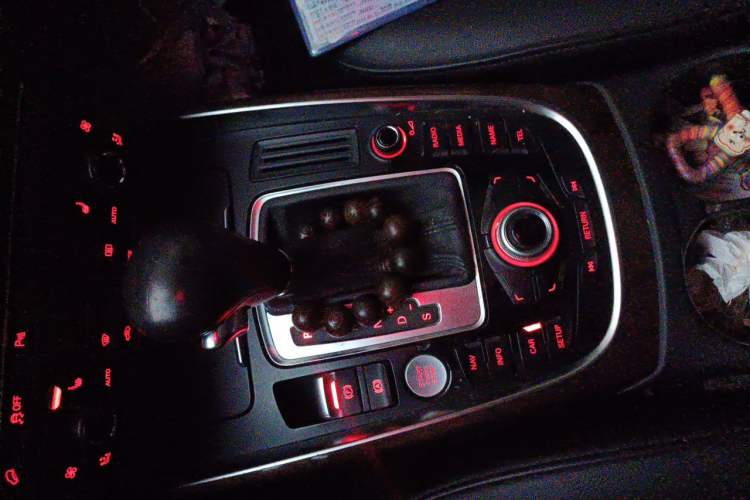 Used Audi Q5 2011 2.0TFSI Comfort Version Gear Lever