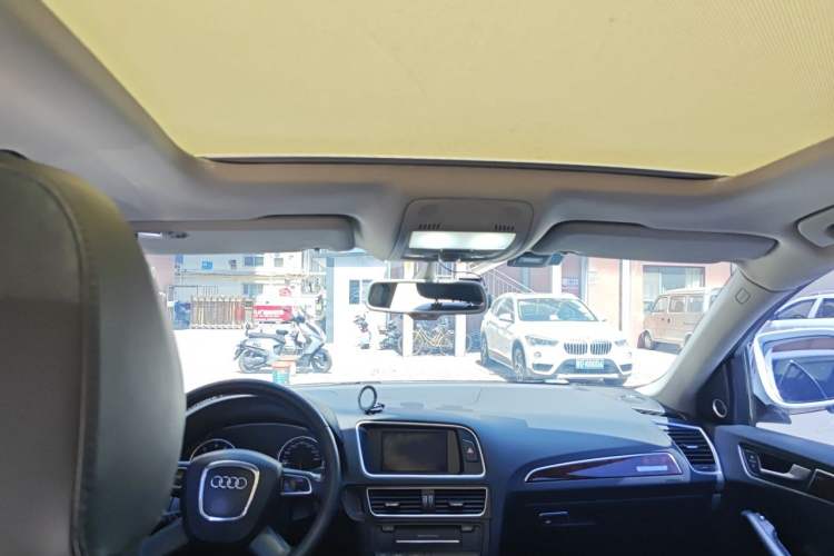 Used Audi Q5 2011 2.0TFSI Comfort Version Headliner