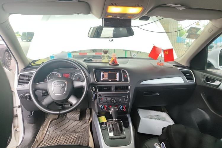 Used Audi Q5 2011 2.0TFSI Technology Model Headliner