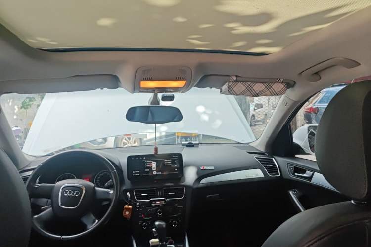 Used Audi Q5 2011 2.0TFSI Comfort Version Headliner