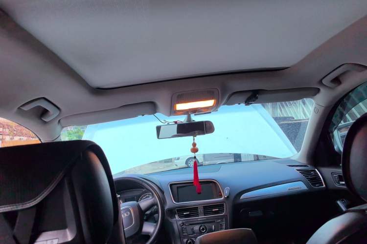 Used Audi Q5 2011 2.0TFSI Technology Model Headliner