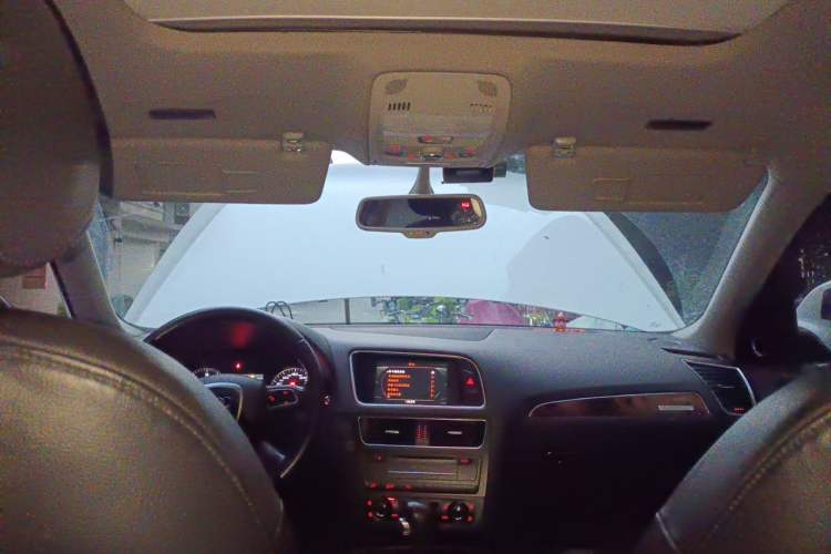 Used Audi Q5 2011 2.0TFSI Comfort Version Headliner