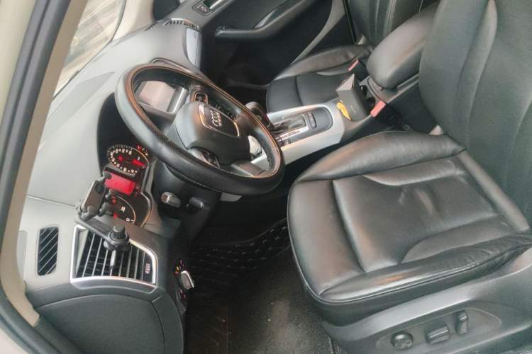 Used Audi Q5 2011 2.0TFSI Technology Model Left Front Seat