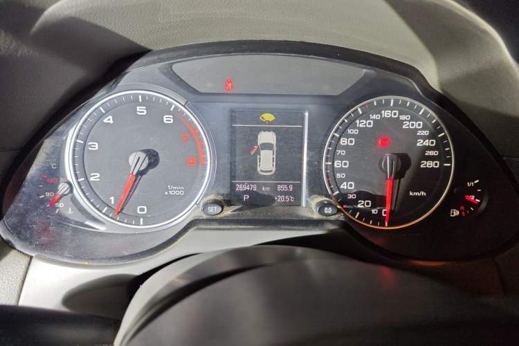 Used Audi Q5 2011 2.0TFSI Comfort Version Odometer Close Up
