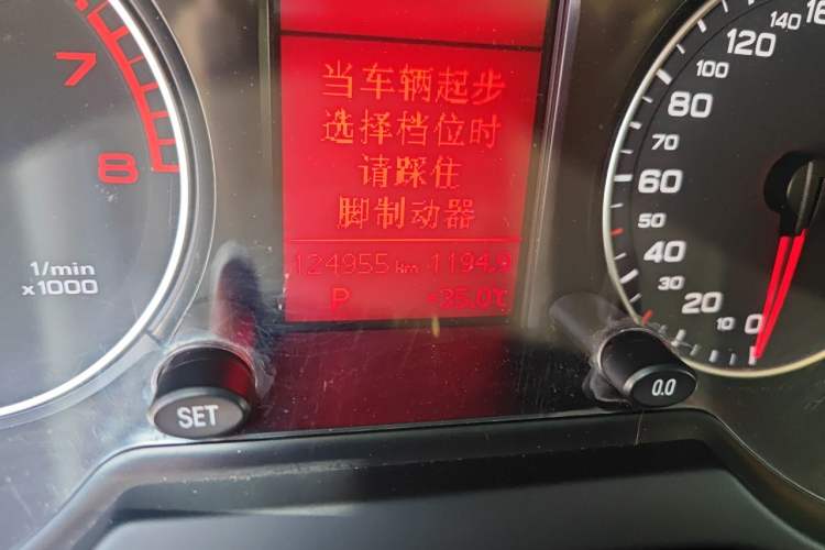 Used Audi Q5 2011 2.0TFSI Comfort Version Odometer Close Up