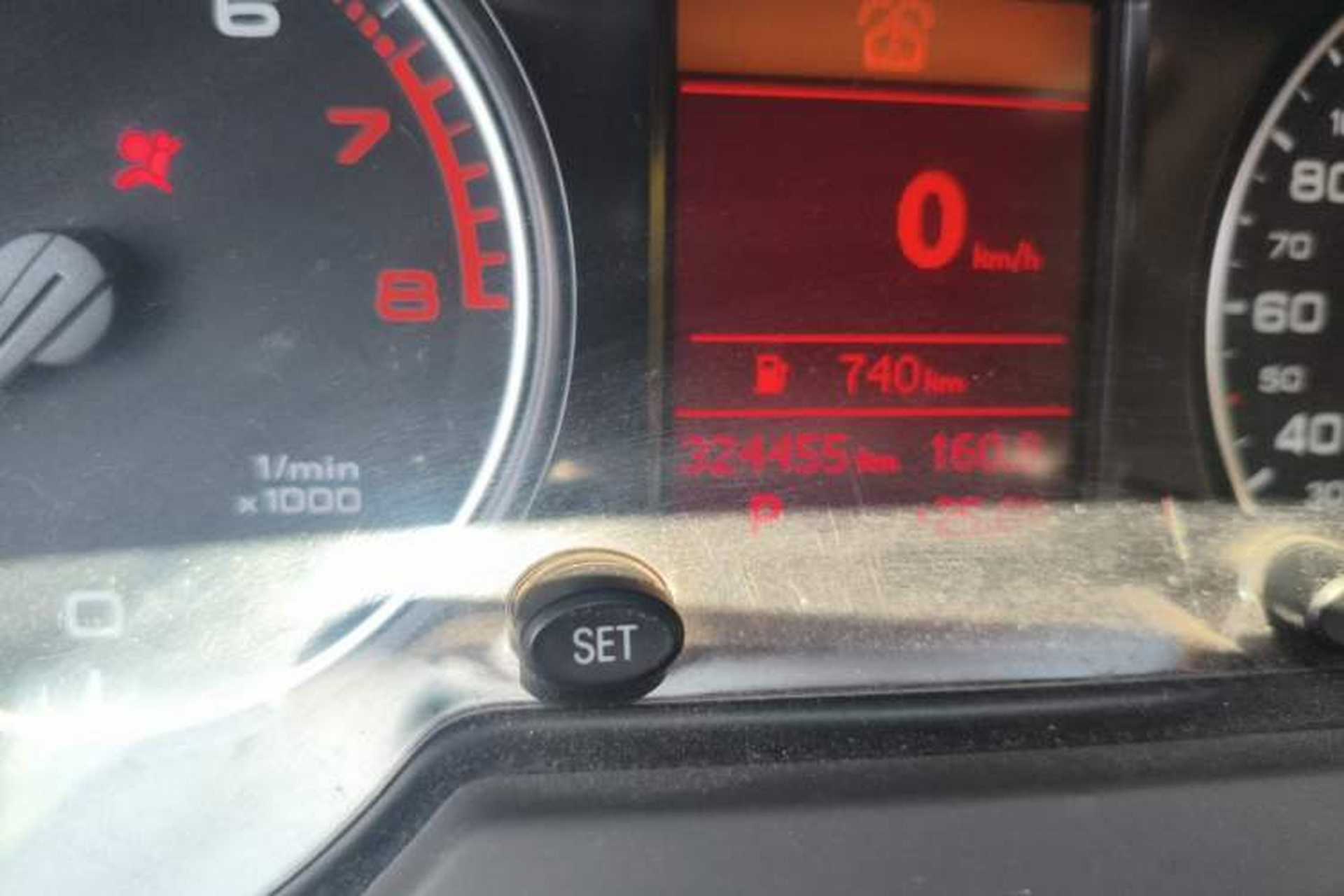 Used Audi Q5 2011 2.0TFSI Technology Model Odometer Close Up