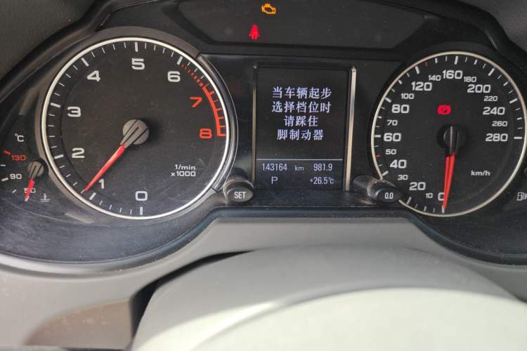 Used Audi Q5 2011 2.0TFSI Comfort Version Odometer Close Up