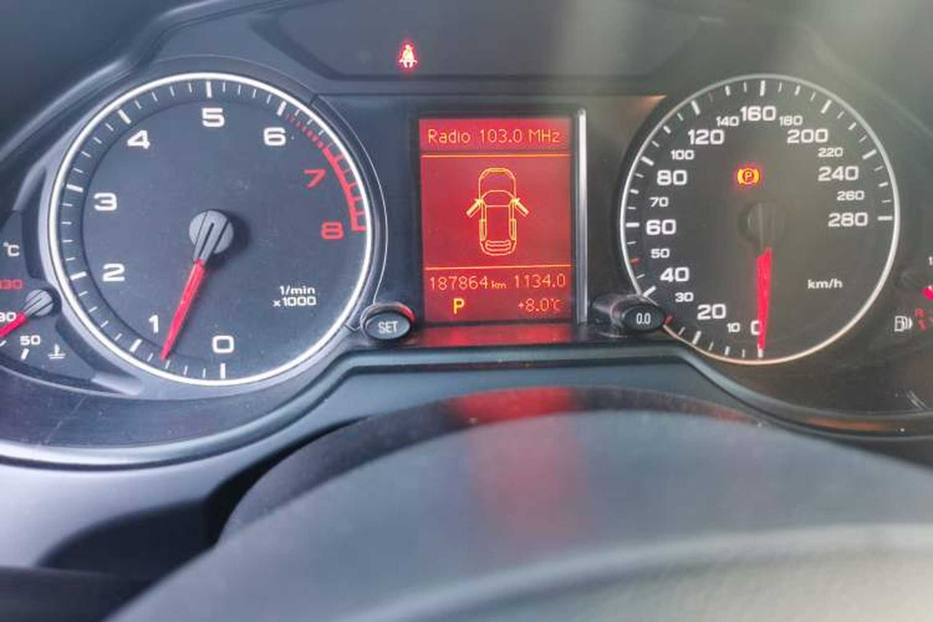 Used Audi Q5 2011 2.0TFSI Technology Model Odometer Close Up