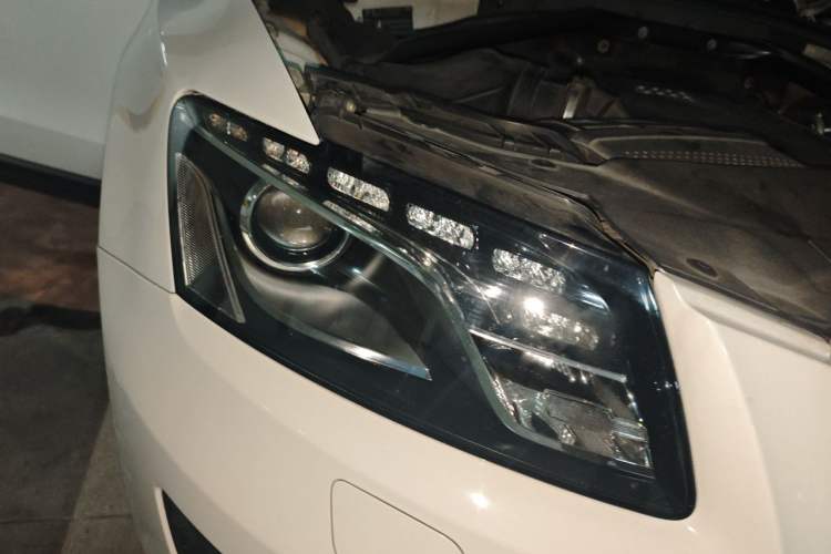 Used Audi Q5 2011 2.0TFSI Comfort Version Right Front Headlight