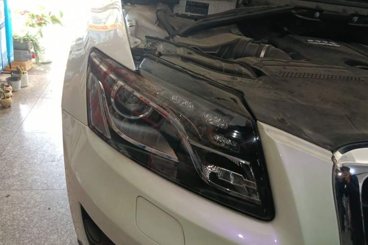 Used Audi Q5 2011 2.0TFSI Comfort Version Right Front Headlight