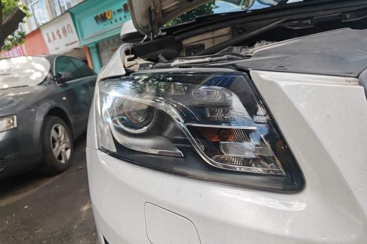 Used Audi Q5 2011 2.0TFSI Comfort Version Right Front Headlight