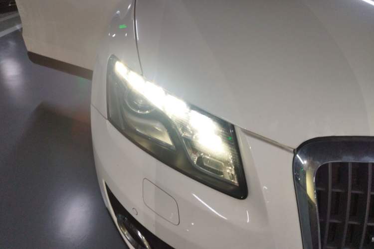 Used Audi Q5 2011 2.0TFSI Comfort Version Right Front Headlight