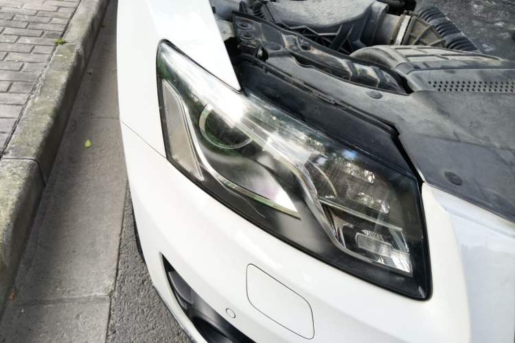 Used Audi Q5 2011 2.0TFSI Comfort Version Right Front Headlight