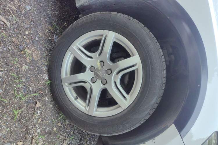 Used Audi Q5 2011 2.0TFSI Technology Model Right Front Wheel Hub