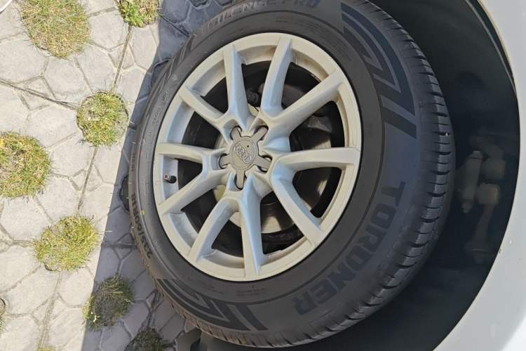 Used Audi Q5 2011 2.0TFSI Comfort Version Right Front Wheel Hub