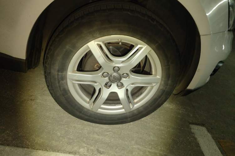 Used Audi Q5 2011 2.0TFSI Technology Model Right Front Wheel Hub