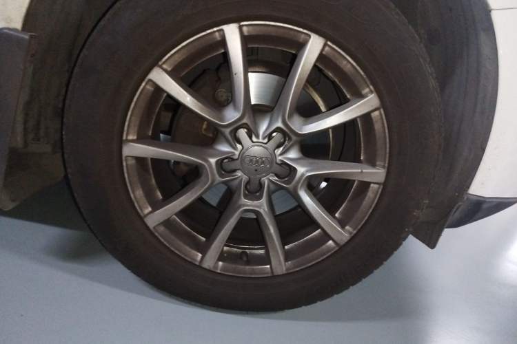 Used Audi Q5 2011 2.0TFSI Comfort Version Right Front Wheel Hub