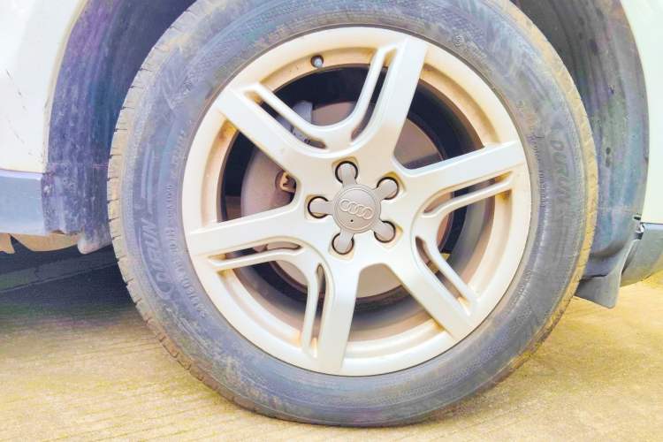 Used Audi Q5 2011 2.0TFSI Technology Model Right Front Wheel Hub