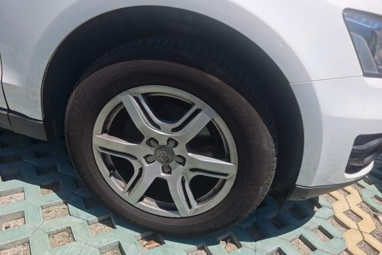 Used Audi Q5 2011 2.0TFSI Technology Model Right Front Wheel Hub