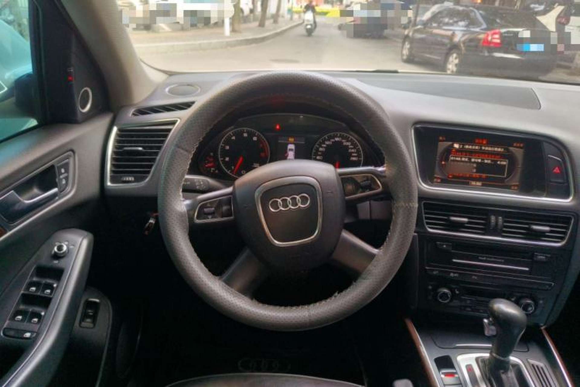 Used Audi Q5 2011 2.0TFSI Comfort Version Steering Wheel