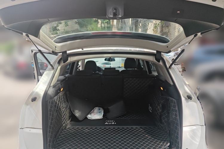 Used Audi Q5 2011 2.0TFSI Comfort Version Trunk