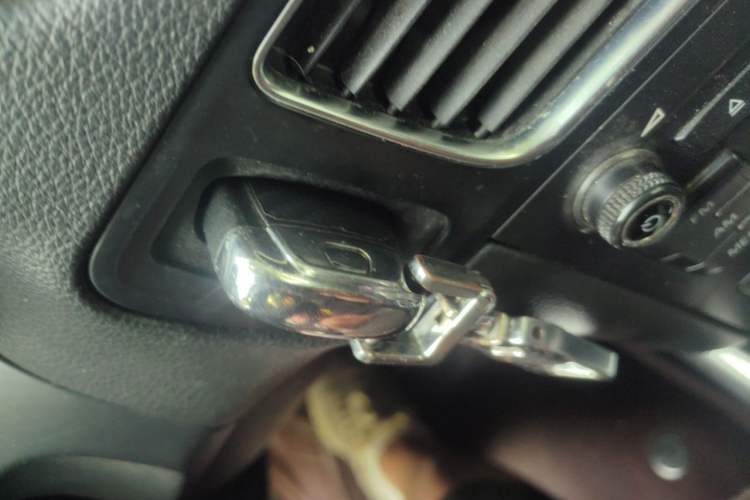 Used Audi Q5 2011 2.0TFSI Technology Model Vehicle Key