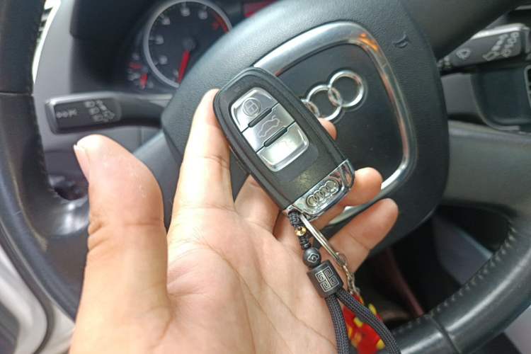 Used Audi Q5 2011 2.0TFSI Technology Model Vehicle Key