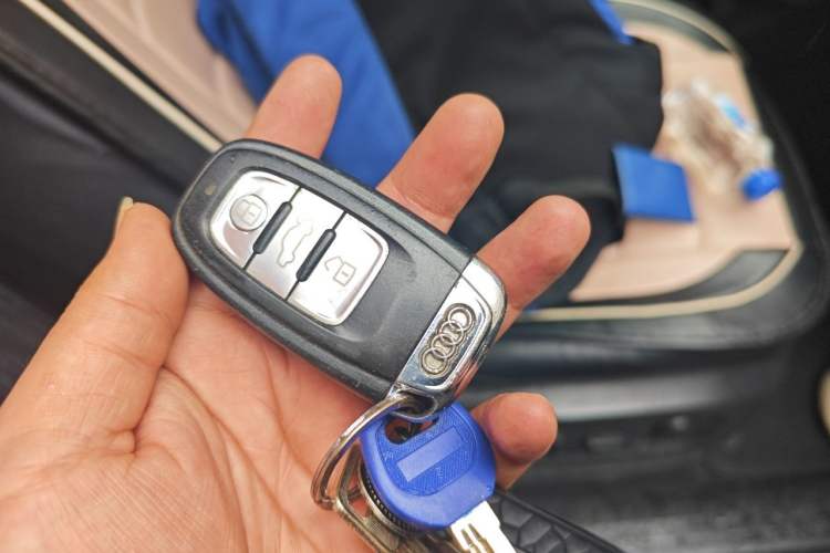 Used Audi Q5 2011 2.0TFSI Ambition Edition Vehicle Key