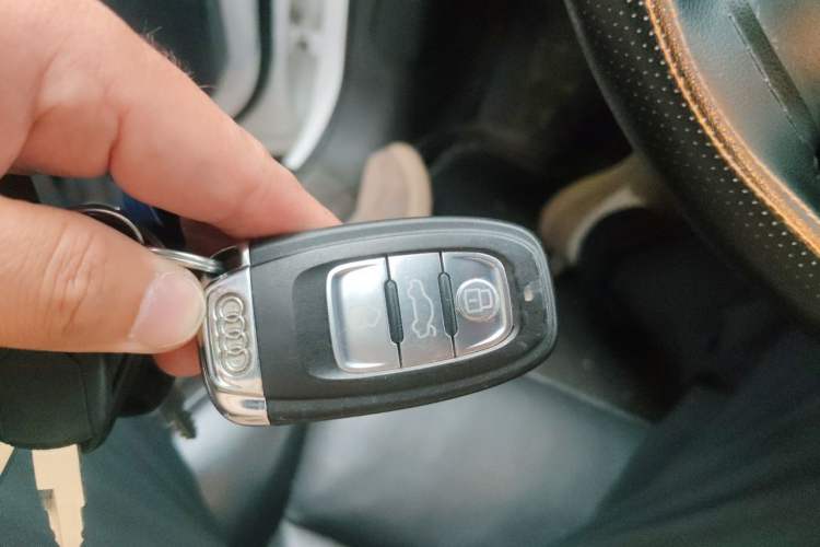 Used Audi Q5 2011 2.0TFSI Technology Model Vehicle Key