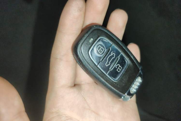 Used Audi Q5 2011 2.0TFSI Technology Model Vehicle Key