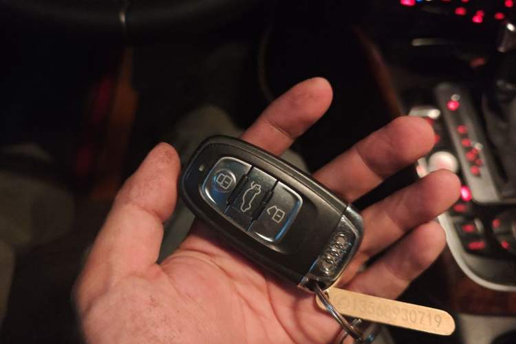 Used Audi Q5 2011 2.0TFSI Comfort Version Vehicle Key