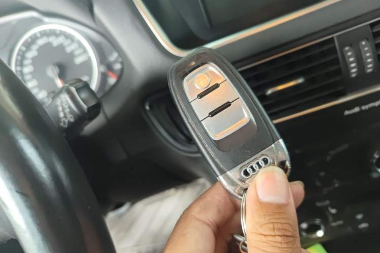 Used Audi Q5 2011 2.0TFSI Technology Model Vehicle Key