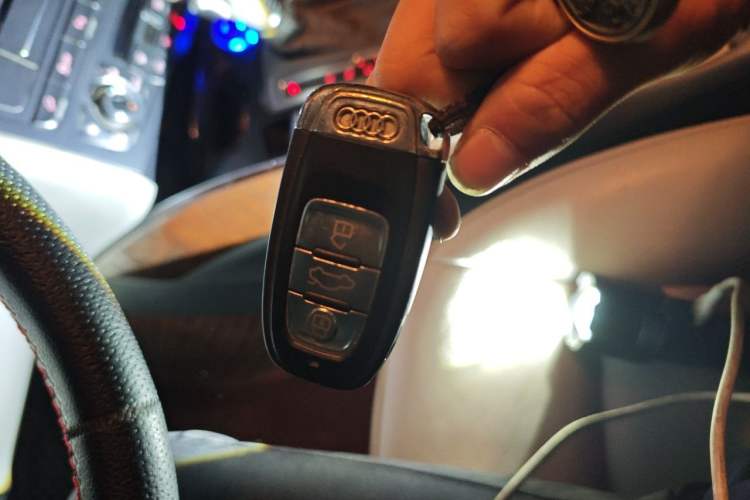 Used Audi Q5 2011 2.0TFSI Comfort Version Vehicle Key