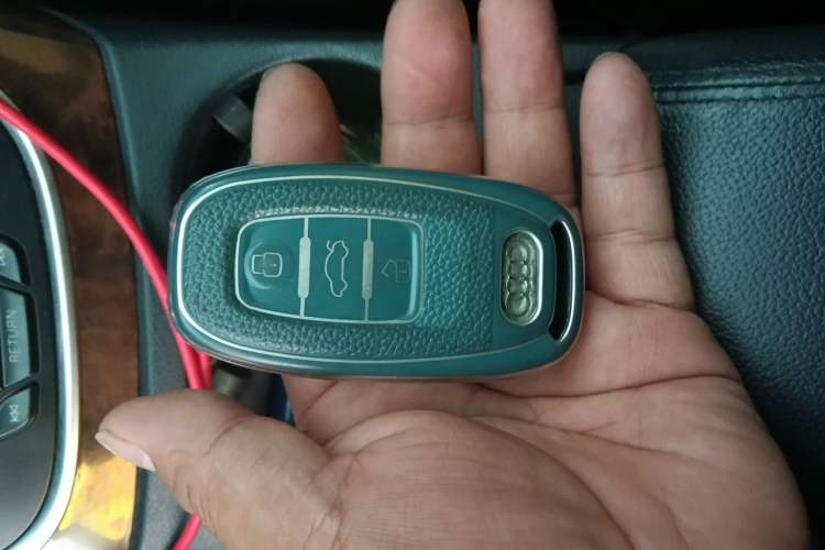 Used Audi Q5 2011 2.0TFSI Comfort Version Vehicle Key