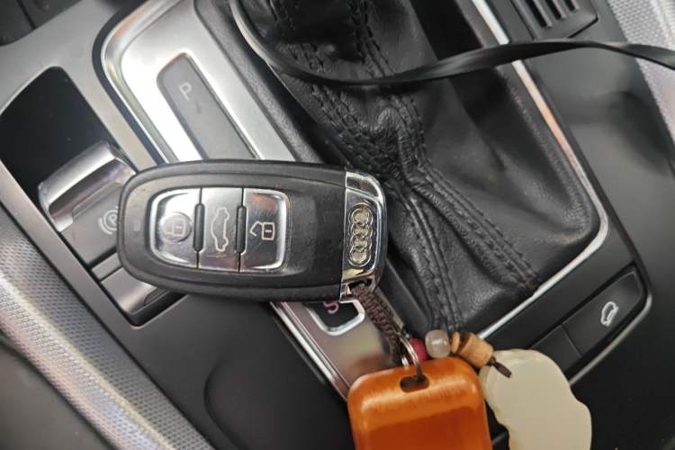 Used Audi Q5 2011 2.0TFSI Comfort Version Vehicle Key