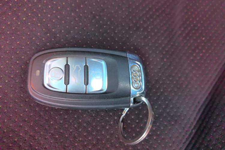Used Audi Q5 2011 2.0TFSI Technology Model Vehicle Key